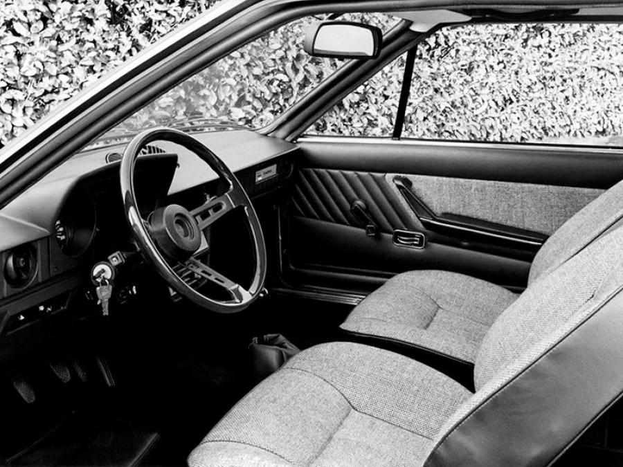 Интерьер Alfa Romeo Alfasud Sprint Veloce 1.5 Trofeo (902) 1982 года  (фото 2 из 3)